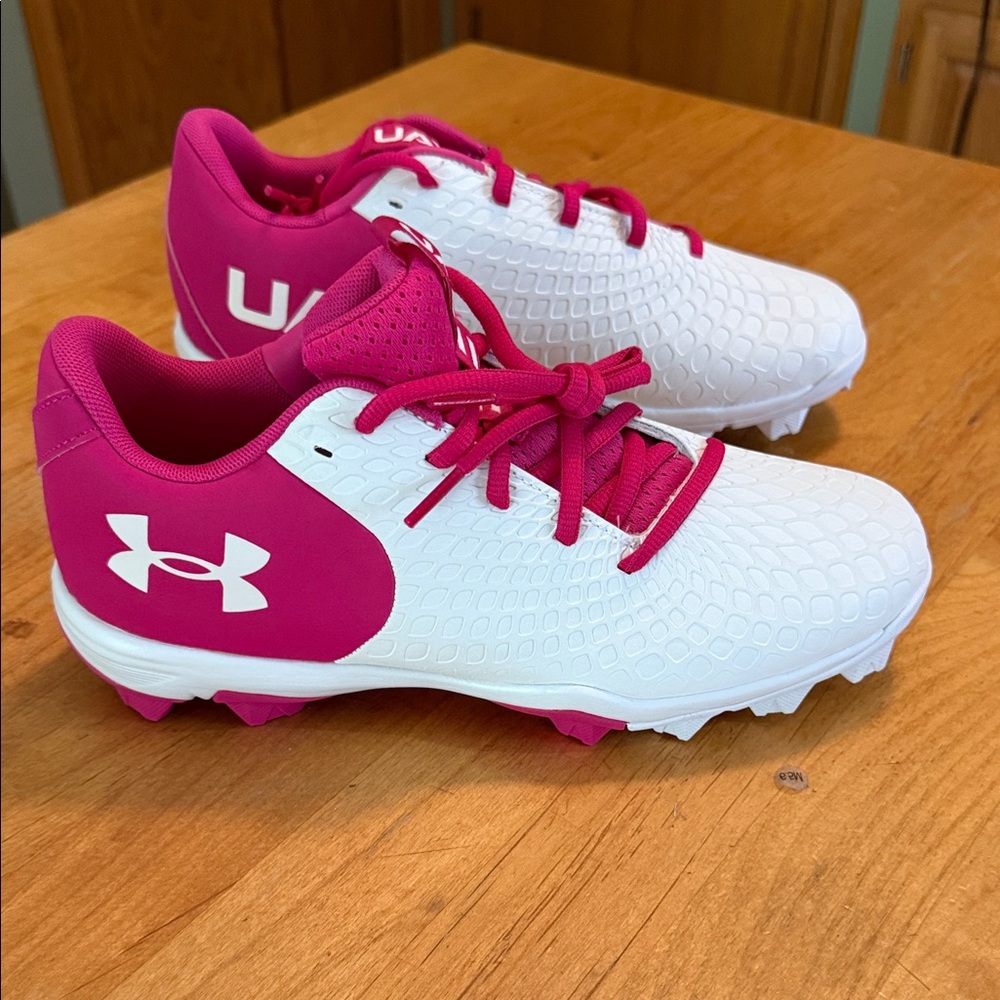 UA women’s softball cleats
